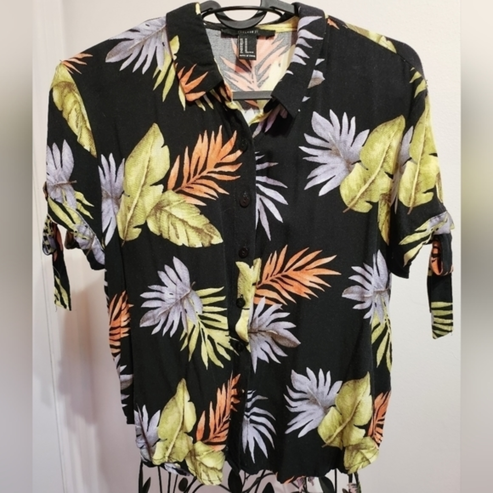 Short sleeve tropical top